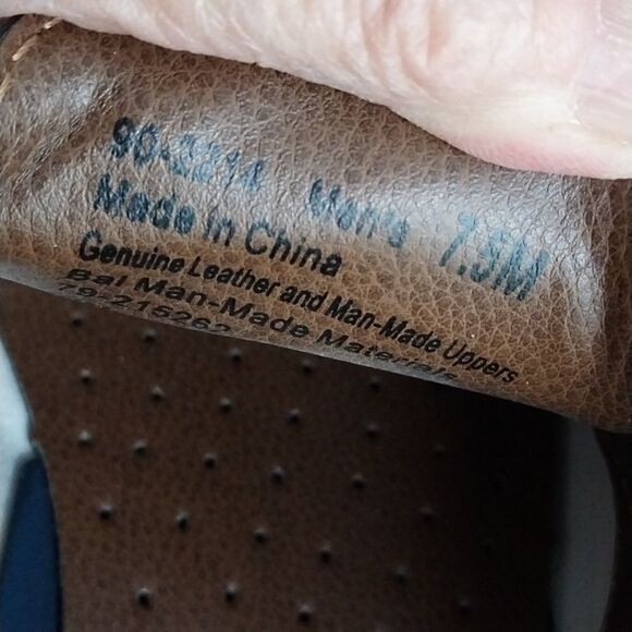 Dockers Wing Tip Shoes...Size 7.5...Worn Once.. - Picture 5 of 5